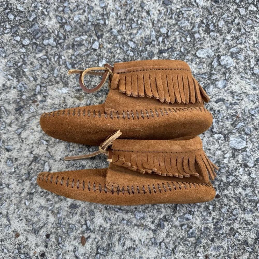 Minnetonka Classic Fringe Boots Kids Sz 12 Laces Soft Sole Brown Suede Leather